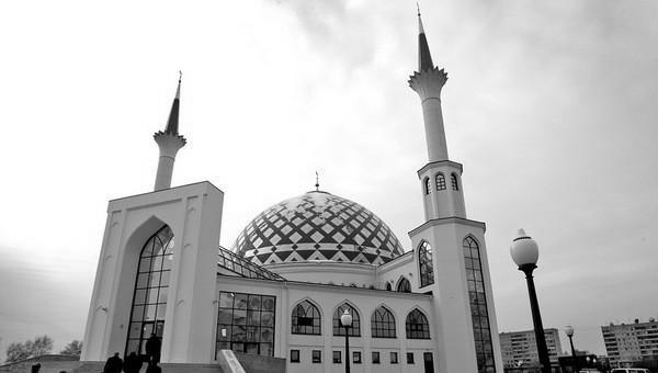 Рианну выгнали из мечети в ОАЭ за откровенную фотосессию
