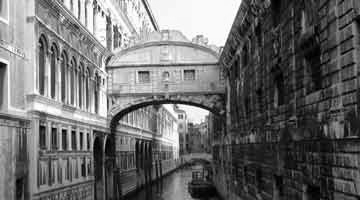 Знаменитый Венецианский мост дождался реставрации